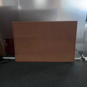 Коркова дъска с дървена рамка