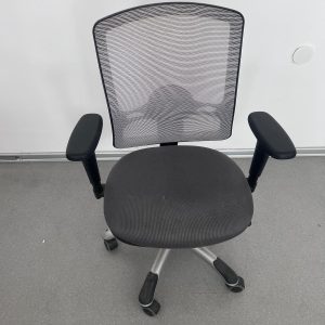 Офис стол сив мрежест с подлакътници