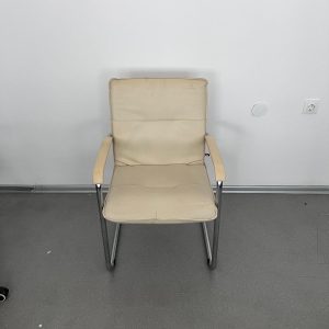 Офис стол бежов с подлакътници