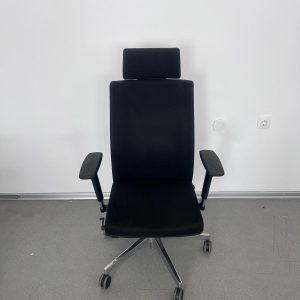 Офис стол черен с подглавник