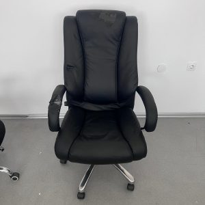 Офис стол черен с висока облегалка